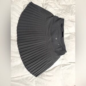 Tennis skirt - grey - women’s size medium - pleated back, straight front - nworn